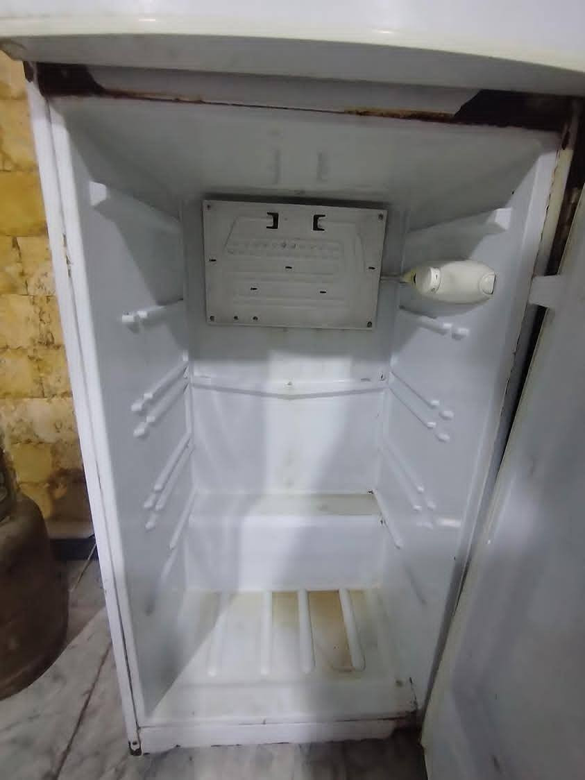 سلام عليكم طباخ نوع فرش باب اول و ثلاجه برڤاب شغاله فريز وتبريد 
***********
سعرهن مناسب شراي اتصل
