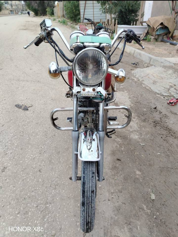 دراجة جونده موديل 2015 
رقم جديد وتحويل مباشر بأسم المشتري 
لون احمر نضيفه ومكفوله من كلشي 
السعر 700 وبيها مجال 
***********
العنوان كربلاء قرب مستشفى الكفيل
