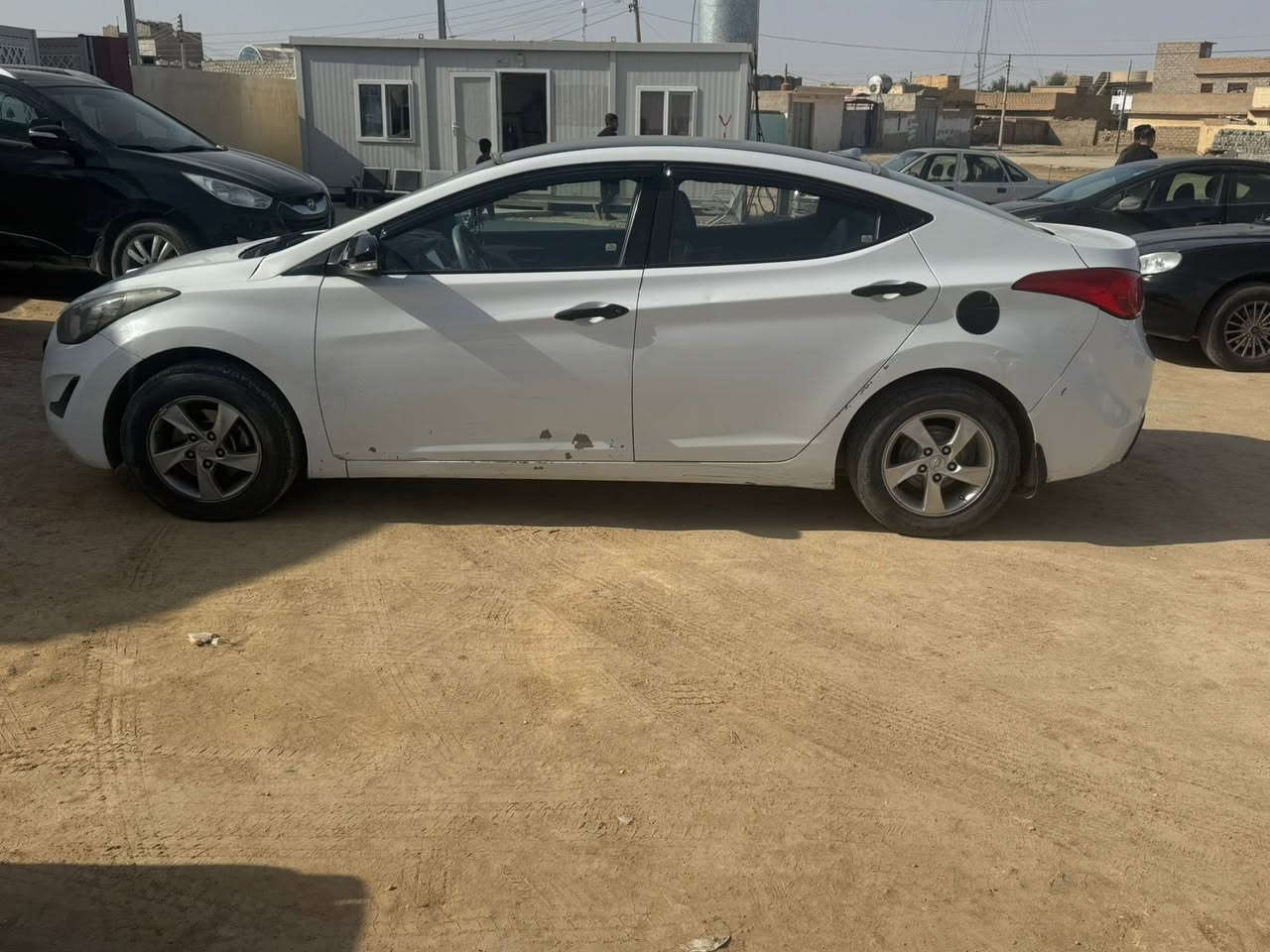 الالنترا موديل ٢٠١١ مضلع محرك ١٨ دوش 
وكير At شرط 
رقم اربيل الشرعي بالموصل شرط التحويل 
وكابون بانزين بيها 
وبيها ضربه براس الشاصي اليمين

تبريد وتدفئه شرط 
طخم نص 
السعر ٨٢ وبيها مجال
باقي التفاصيل على الرقم(واتس/اتصال)

+964 776 947 9939
