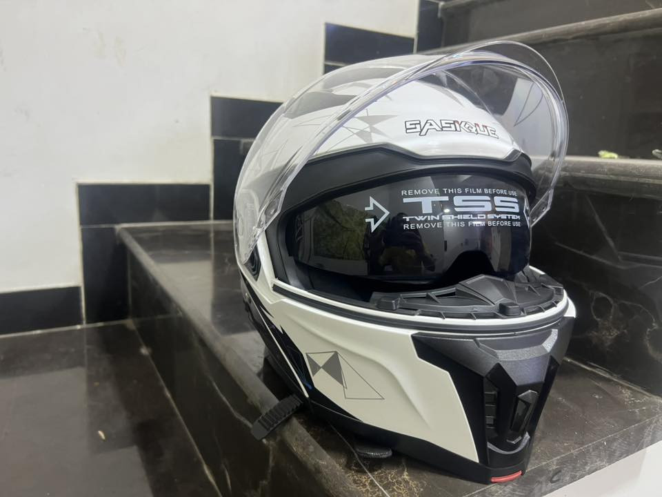 سلام عليكم شباب خوذه دراجه مال باله امزون  للبيع سعره 50 مكانه زعفرانيه ***********
