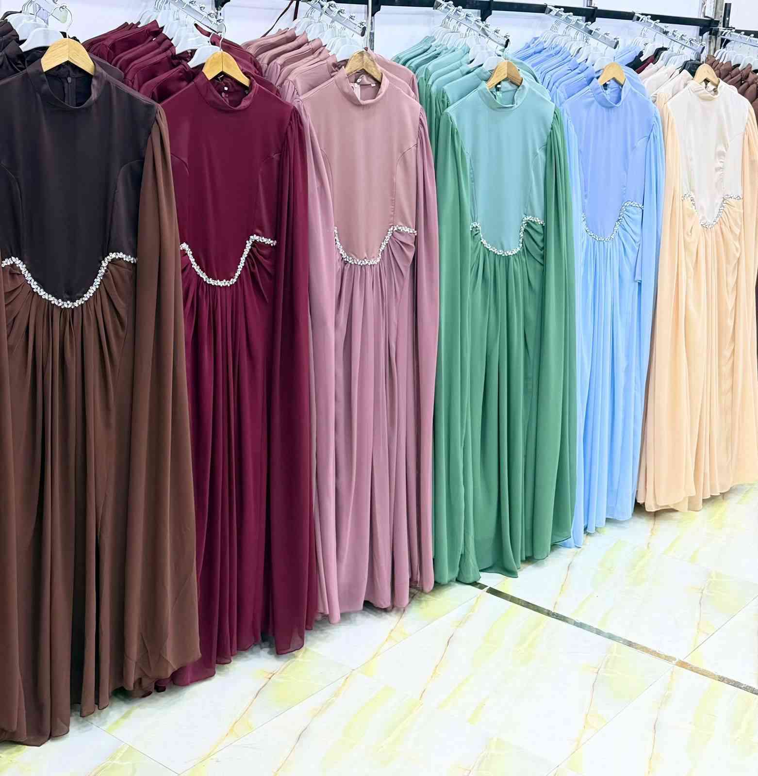 موديل تحفة بتفاصيلة  فستان خامه شيفون مطعم ستن
ايطالي كوالتي عالي سعر 35  الف 
قياس 48/46/44/42/40/38/
متوفر. توصيل لجميع. محافضات


**إذا كنت صاحب هذا الإعلان وتريد حذفه لأي سبب، رجاءا أرسل رسالة إلى الدعم الفني**