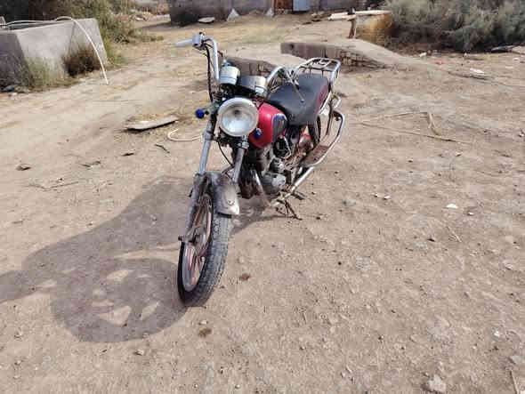 سلام عليكم تايموته للبيع 2015 شغاله ما عوزها شي 
***********
