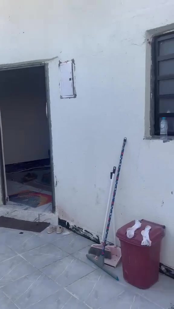 بيت للإيجار الجزيرة الريان قرب محطه بنزين الجديده 100 متر
غرفتين وصالة ومطبخ وديوانية وصحيات
خارجية وداخلية 
 البيت فارغ 
الايجار 350 او قـابل للتفاوض
للاستفسار ***********
