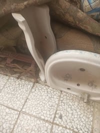 مغاسل • بيبان مبردة بلاستك ٣ • مبردة كبيرة تحتاج صيانة