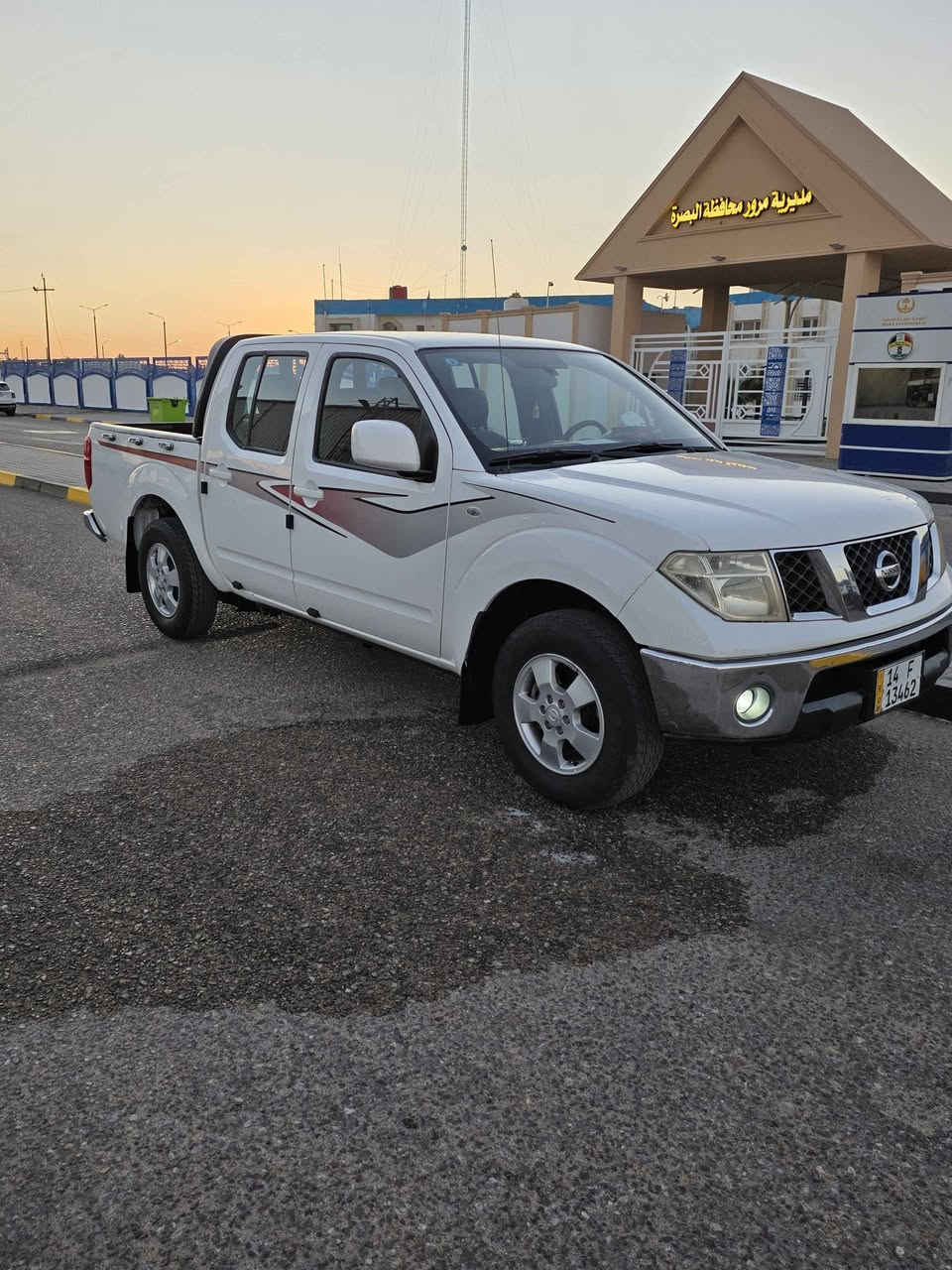 نيفاره ... موديل ٢٠١٤ ..   مكينه مامفتوحه ....
ماشيه ٢٠٠ .... بيها صبغ ربع داير الخلفي ..صبغ باقي السياره كفاله .... وجديده وجاهزه ورقم وسنويه جدد لل٢٠٣٠... تنفذ .. مكاني بصره ... 
السعر ١٢٨ قفل ققل ....
***********... البصرة, العراق
