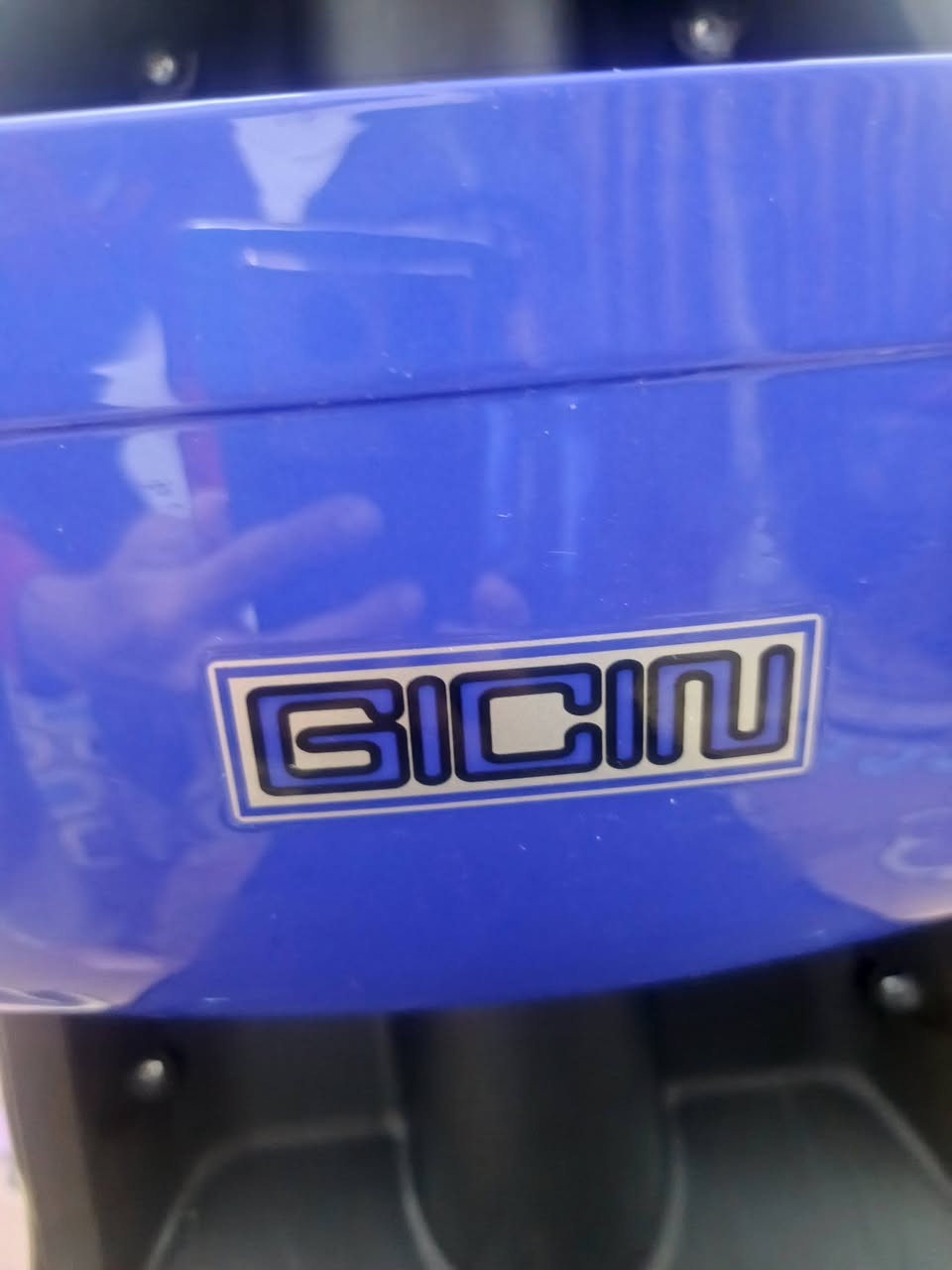 السلام عليكم درجة شحن البيع حجم 16
دراجة جديدة مستخدمة سبوع شاحنه وبايدر 
بصمة وسويج نسختين السرعة 60
مستعجل على البيع الشراي يتصل ***********
