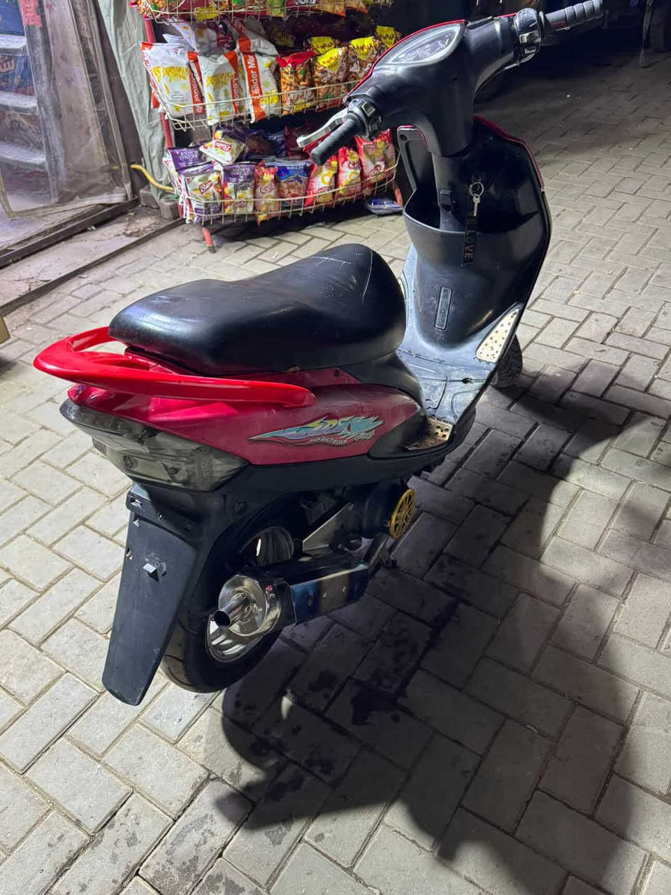 سلام عليكم شلونكم شباب دراجه ماكس عدله للبيع دراجه كلش حلوه ونضيفه كلها بلادي بس سلف عاطل وكفراته اصليه السعر 550 وبيها مجال حك الجيه مكاني بغداد النهضه رقمي ***********
