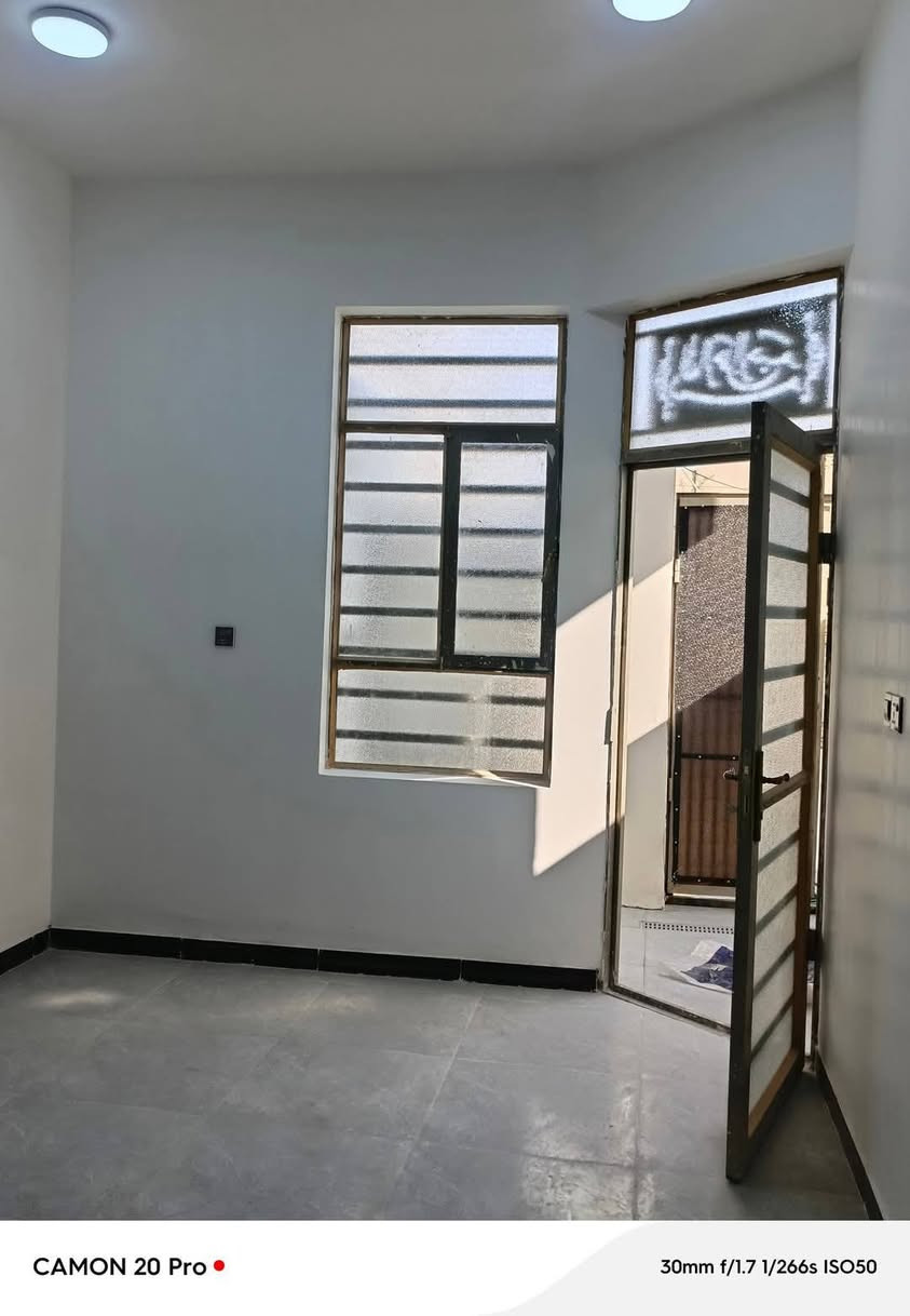 دار للبيع في حي ميسان قطاع 32 شارع عودة
المساحة 100 متر
الواجهة / 5متر 
النزال / 20 متر 
عرض الشارع /12 متر
الدار طابقين بناء جديد صب كونكريت وخريطة حديثه وفي مكان مميز
يحتوي الطابق الأول على غرفة وصالة واستقبال ومطبخ وصحيات داخلية وخارجية 
والطابق الثاني يحتوي على غرفة نوم وصاله وصحيات
السعر 155 مع المجال 
لمزيد من التفاصيل الإتصال على الرقم التالي 
*********** 
ابو حسن الخفاجي
