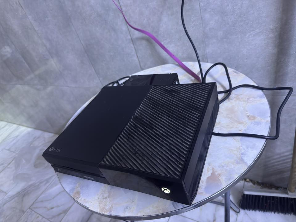 السلام عليكم ..
اكس بوكس ون فات للبيع الجهاز نظيف كلش لا مفتوح ولا ملعوب بيه وعالفحص وغراضة كاملة والجهاز امانه الله كلش نظيف ولا بيه اي خلل يحتوي على حساب ستور وبيه كم لعبة وبيه كيم باس هذا الشهر يخلص ويجي وياه جوستكين الاثنين نظيفات بس الثانية مرات تشكل بس هم شغاله ونظيفة.. السعر 120 الف.

مكاني: بغداد العبيدي الشهداء الثانية 
الهاتف: ***********
