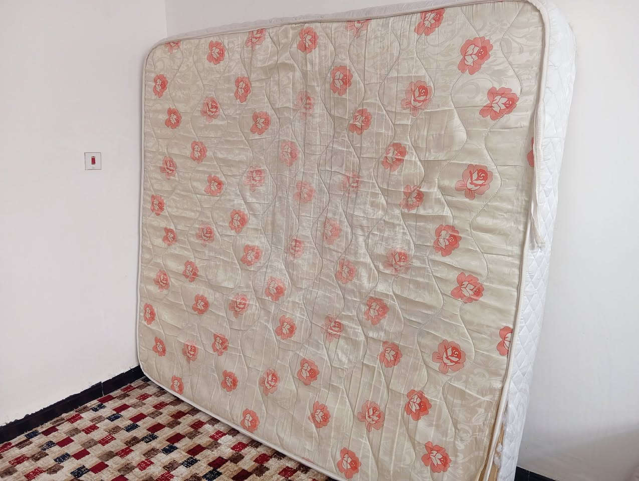 دوشك ابو النفر سبرنك عدد ٣
دوشك سرير كبير عدد ١ 
السعر كلهم ب١٠٠ الف 
العنوان بابل ابي غرق قرب السيطرة 
الاتصال على الرقم ***********
