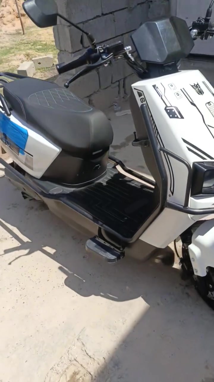 سلام عليكم دراجة شحن لبيع سعر 850 بيهة مجال العنوان ابو غريب بضهر جوهرت لعدنان ***********
