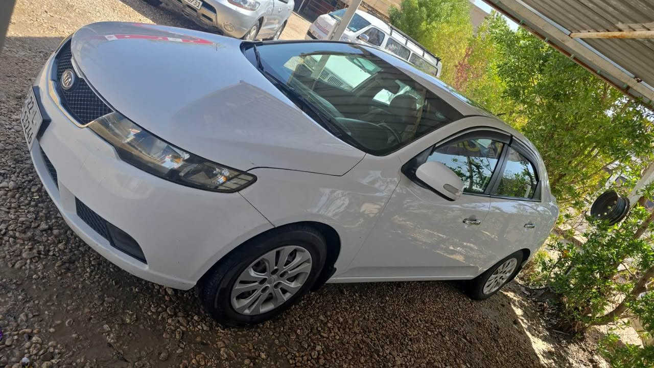 سيراتو خليجي موديل 2010 مكفوله ماعدا شبر بارد بالچاملغ الامامي مفوله بصمه فتحه حساس رقم اربيل سياره نضيفه 
السعر 115$ وبي مجال قليل حگ الجيه*********** كربلاء, العراق
