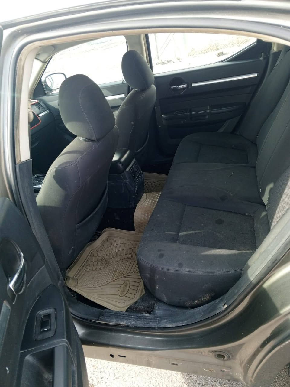 السلام عليكم ورحمة الله وبركاته
جارجر 10 كص جنطه

تخم تاير جديد

باتري جديد

لايت زنون

تبريد شرط بس غاز نقص

مكينه شرط 3500

گير گصه ستوني شاده

السعر 42$ وبيهه مجال بسيط

***********
