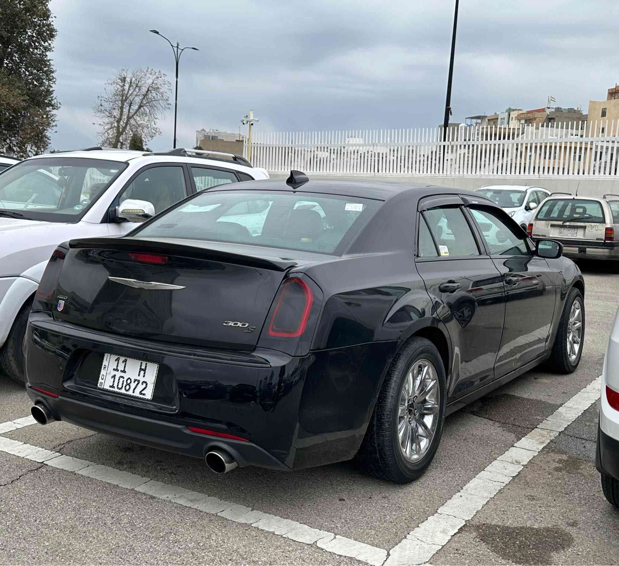 سلام عليكم اوباما كرايسلر c300 للبيع 2016 أصل فئة (S) مكينة 3600 ماشيه 129 حقيقي رقم بغداد انكليزي سنوية بأسمي فول مواصفات 1/1 بنوراما كير ماوس شاشة داخل جلد كراسي كهرباء الفول معروف هواي مواصفات واردهه جاملغات او بنيد تبديل بدون حادث داخله سرقه شاصي دواخل ايرباكات مكينة كير مكفولات صور السونار بالمنشور عارضهه ب183 الشراي يتصل او يدلل ملاحظه/الحيه مال الدعاميه وكعت البجم رجع بلاد مكاني بالكوت مدخل الكوت قرب البواية (***********) بغداد, العراق
