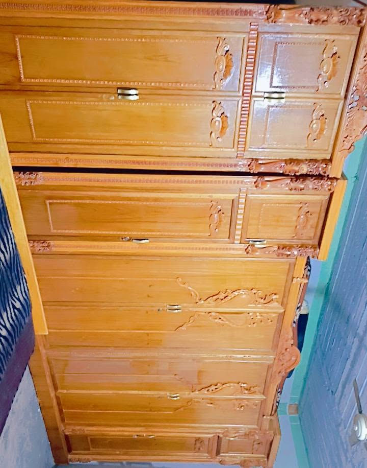 غرفة للبيع هي والدوشك 
 استخدام قليل اي ضرر مابيهة 
السعر مليون وبيهة مجال بسيط


**إذا كنت صاحب هذا الإعلان وتريد حذفه لأي سبب، رجاءا أرسل رسالة إلى الدعم الفني**