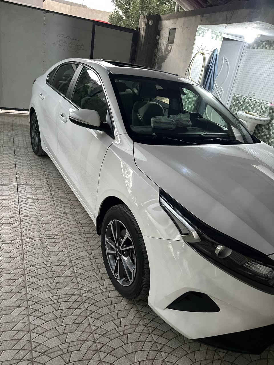 رمضان كريم ع الجميع
كيا سيراتوا موديل ٢٠٢٣ فول مواصفات فتحه مري شفط شاشه جبيره بلاديه محرك ١٦٠٠ 
ماشيه ٦١ الف 
رقم اربيل دخلتها هز وفحص 
يوم ٢٢/٢/٢٠٢٦ ....وكاله عامه بسمي شرط التحويل 
السياره ع ايد وحده من الزيروا
مكفوله من الصبغ والضربه ع بارد بسيط 
مكان السياره واسط  الزبيديه او بغداد الكراده
***********
