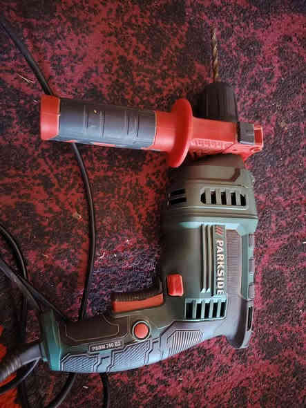 سلام عليكم كاويه
 ودريل ياباني اصلي للبيع 
خاص او اتصل ***********
