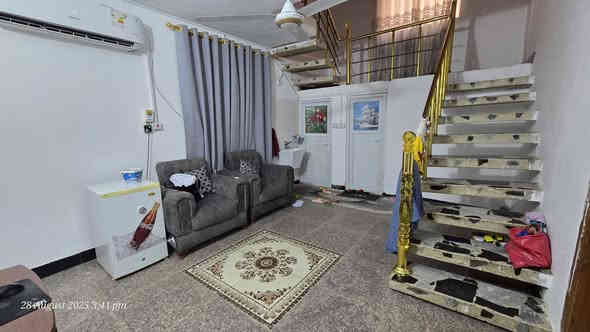 سلام عليكم
دار للبيع  بمساحة ٢١٦ م في الحلة حي المهندسين واقع في الفرع مقابل مجمع الامين الطبي مجاور فرن صمون العسل عرض شارع ١٥ متر 
يبعد مسافة ١٠٠ م عن الشارع الرئيسي
سعر البيع ٢٥٠ مليون
طابو صرف بناء ٢٠١٠ وترميم ٢٠٢٥ وحالة الدار جيده جدا 
بناء طابوق جمهوري وسقف صب مسلح  
طارمه بأرضية بورسلين تكفي سيارتين وحديقة كبيرة 
ممر داير الدار بلا مناور 
الطابق الاول ارضية كرانيت ومكون من هول و استقبال و مطبخ و غرفة و صحيات
الطابق الثاني ارضية بورسلين ومكون من هول و غرفتين و صحيات و بلكونه
سطح ارضية فرشي
للتواصل ***********
***********
