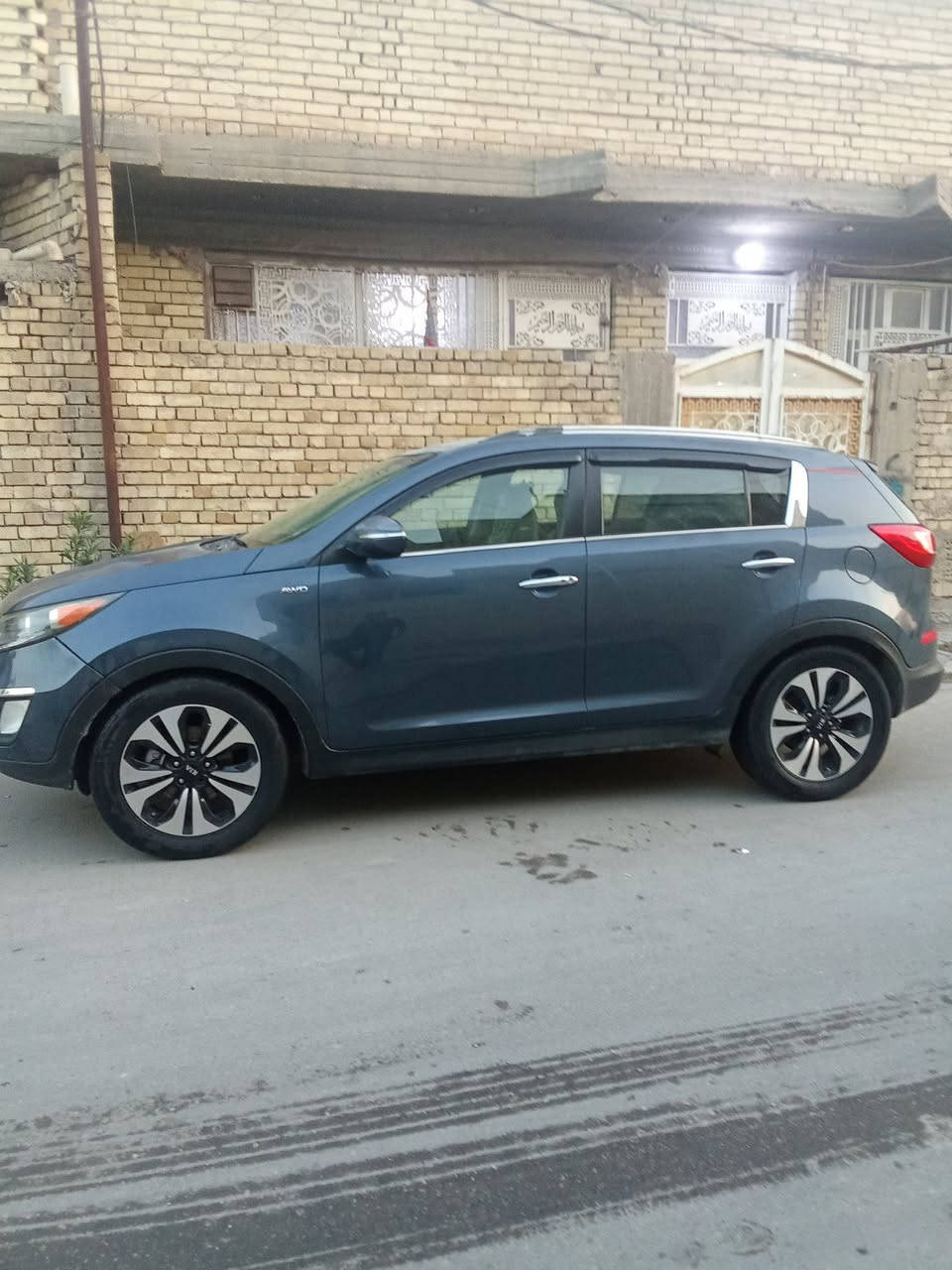 عندي سبورتج امريكي كلين لاصبغ ولابارد بانوراما مواصفات فول بغداد انكليزي بأسمي موديل 13 اللون نيلي المكان العبيدي بغداد فور ويل كامره دوار هواي مواصفات السعر 128وبيها مجال مكينه  2400تيربو***********
