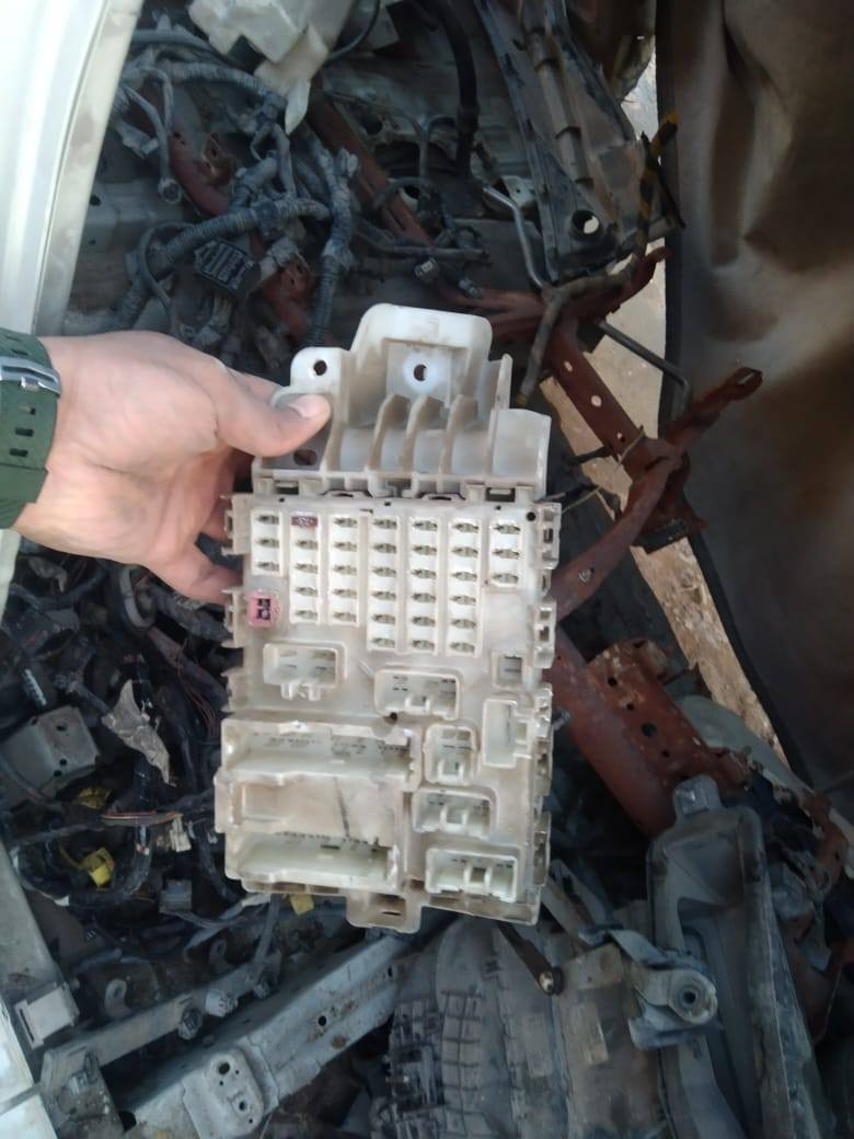 السلام عليكم  ساسوكي سويفت  ٢٠١٣ مكاني بغداد 
ابيع شلع اب ١٠ ورقات
محرك وكير برغي ممفتوح بيهن وشرط الشغل ولبدي وكهربائيات عقول نواعم هواي وياه ***********
