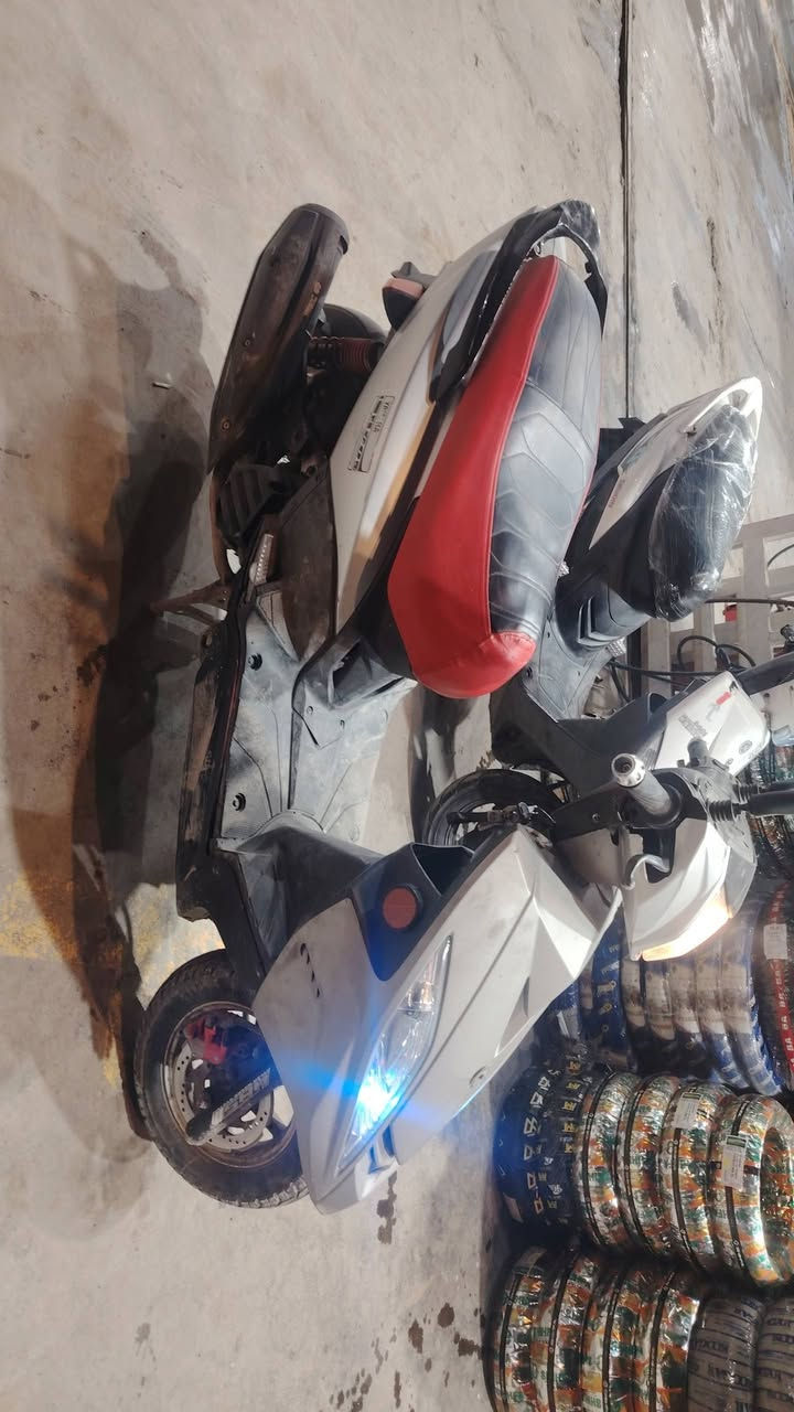 سلام عليكم دراجه جيتي ار بيع كفاله عامه جيب فيتر وياك وتعال مكاني بغداد الكاضميه السعر مليون و١٠٠ وبيهه مجال ***********
