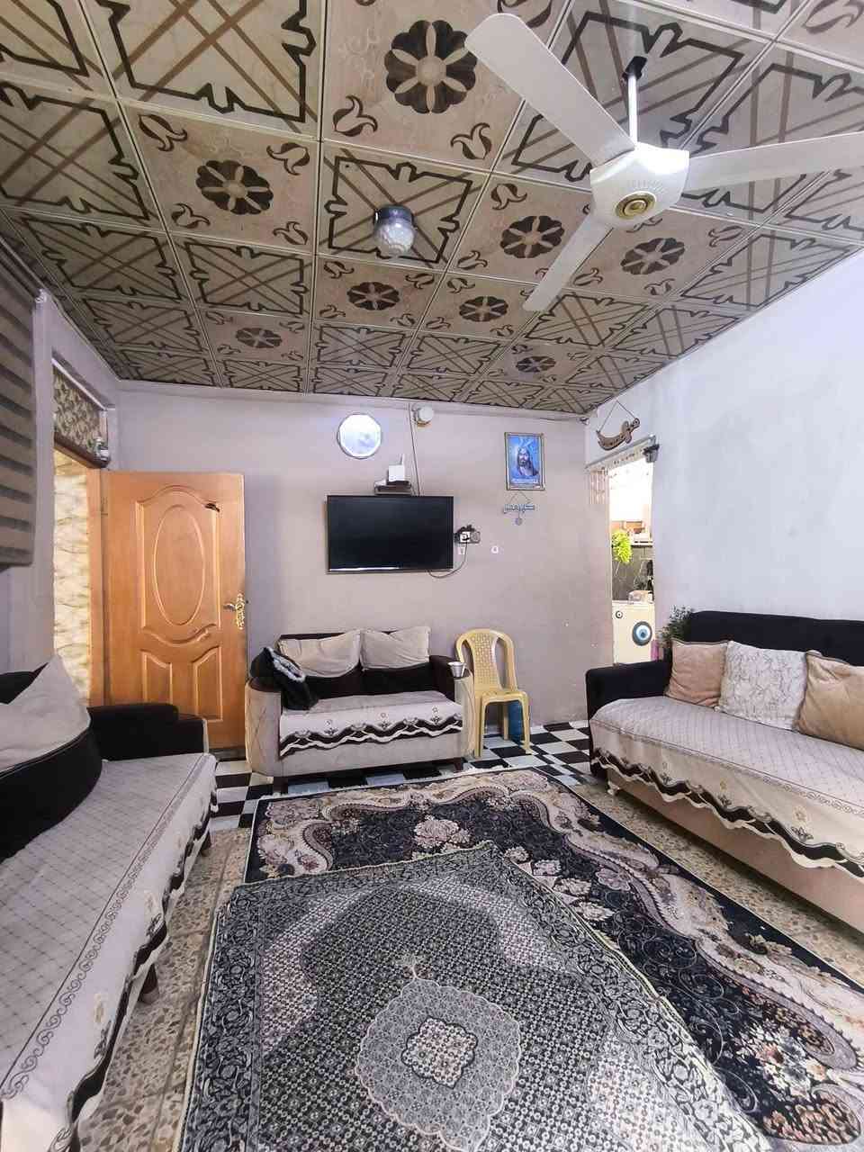 دار للبيع مساحه 100متر موقع تجاري مقابيل مجمع اكرم للالبسه 
يبعد عن شارع المعمل 150 متر مباشر على الشارع التجاري 
اساس تجعيب بناء بلوك سقف عكاده 
يحتوي الدار على 
غرفه وصاله ومطبخ واستقبال مغاسل داخليه و خارجيه 
السعر اخو البلاش تم تخفيض السعر من 42 وبي مجال إلى 37 وبي مجال يعني بسعر عرصه بيع مستعجل 
للتواصل الاتصال على الرقم *********** أو مراسلة الصفحه واتساب متوفر مكتب الياسري للعقار والمقاولات
