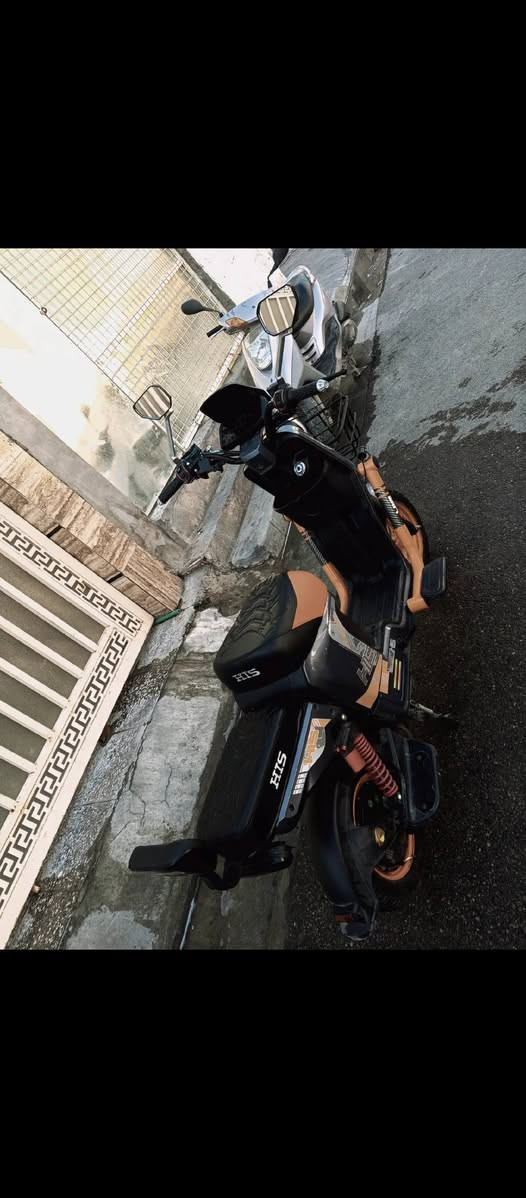 دراجه شحن للبيع 
سلام عليكم دراجه شحن للبيع النوع ( H900) موديل 2025 مكفوله من أي عطل استخدام فقط 4 أشهر سرعتها 99 وهمي (65) حقيقي مع الوزن بيها سويجين وبصمه عن بعد ملفها 2000 حقيقي مع شاحنه اصليه من الشركه وبيها أيضا انوار زينه و 5 باتريات تطول وياك 3 ساعات مشي مع الوزن وبيها 4 نمر مناسبه لجميع الاعمار( سعرها 350 الف )
الرقم للتواصل *********** مكاني بغداد الشعب @إشارة
