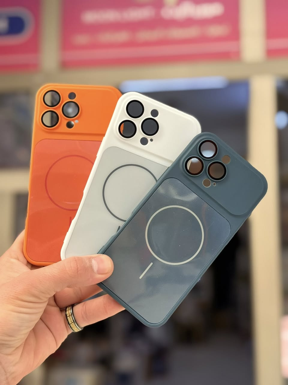 ♣️♣️ درع ايفون جلاتين على شكل 17 pro max

▪️ خامة جلاتين ، مبطن من الداخل 
▪️ متوفر بالالوانالنيلي ، برتقالي والابيض 

▪️ متوفر لاجهزة 
▫️ 16 pro max
▫️ 15 pro max
▫️ 13 pro max

♣️♣️♣️♣️ سعر 5000 ♣️♣️♣️♣️♣️

➖➖➖➖➖➖➖➖➖➖➖➖➖➖➖
❇️ يتوفر 🚚 توصيل لجميع المحافظات 🔥
للتواصل : متواجدين فقط على الواتساب 
*********** طارق
او الانستغرام https://www.instagram.com/moon_ligth100?igsh=emYyeWVheXUyaHk0&utm_source=qr
➖➖➖➖➖➖➖➖➖➖➖➖➖➖➖
العنوان 📍 : هيت - الجمعية الاولى - ( شارع حامي حميد) ( مكتب مون لايت moon light ) مقابل مجمع الملكة - مجاور مكتبة اقلام
