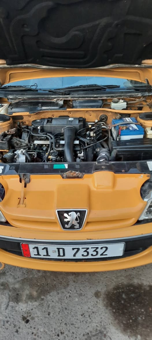 سلام عليكم بيجو بارص ٢٠١٠ سياره ماشيه ١٥٠ يعني مماشيه ناس مستلميه من الشركه تبريد تدفه شغال ونضافته كدام عينك صار شهر من اخذته رقم دولي بيه ضربه بل بك لايت اليمنه ريدها ٣٦ سياره حلوه ***********
