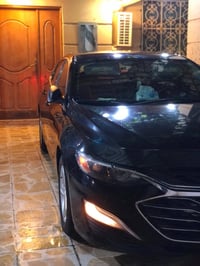 07816566808هاتف)  (سياره ماليبو موديل 2019 اللون اسود ماشيه 84 ml بيها...