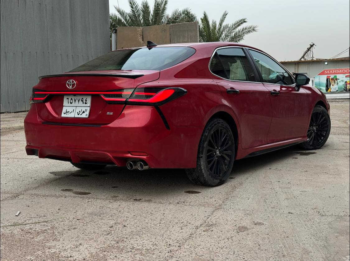 سلام عليكم 
كامري  موديل ١٩ 
٤ سلندر محرك ٢٥٠٠
فئة se
حادث خلفي خفيف جداً مكان رقم  مصبوغ فقط يعني نص قطعه صبغ مكان الرقم الخلفي فقط ونص الدعاميه الخلفيه مرشوشه 
ولا ايرباك طاك بيها على وضعهن ابلادي مال شركة 
منضومة زنون بيها زرع عدسات ٣٠٠ دولار 
بكلايت رياضي ٣٧٥ دولار 
موصفات ال se المعروفه السيارة ماشيه ١٤٠ الف كيلو (مو ميل ) 
السيارة كاملة على الاخير مابيها اي نقص تخم تاير جديد صدر بحالة ممتازه جدا 
السيارة شوفت عينكم حلوه ومرتبه ونضيفه 
سعرها ١٨٨ وبيها مجال قليل 
او مرواس ويا جارجر موديل 17 او 18 
مكاني بغداد 
رقم ( *********** )
ورحمه الله  والديكم 🌹
