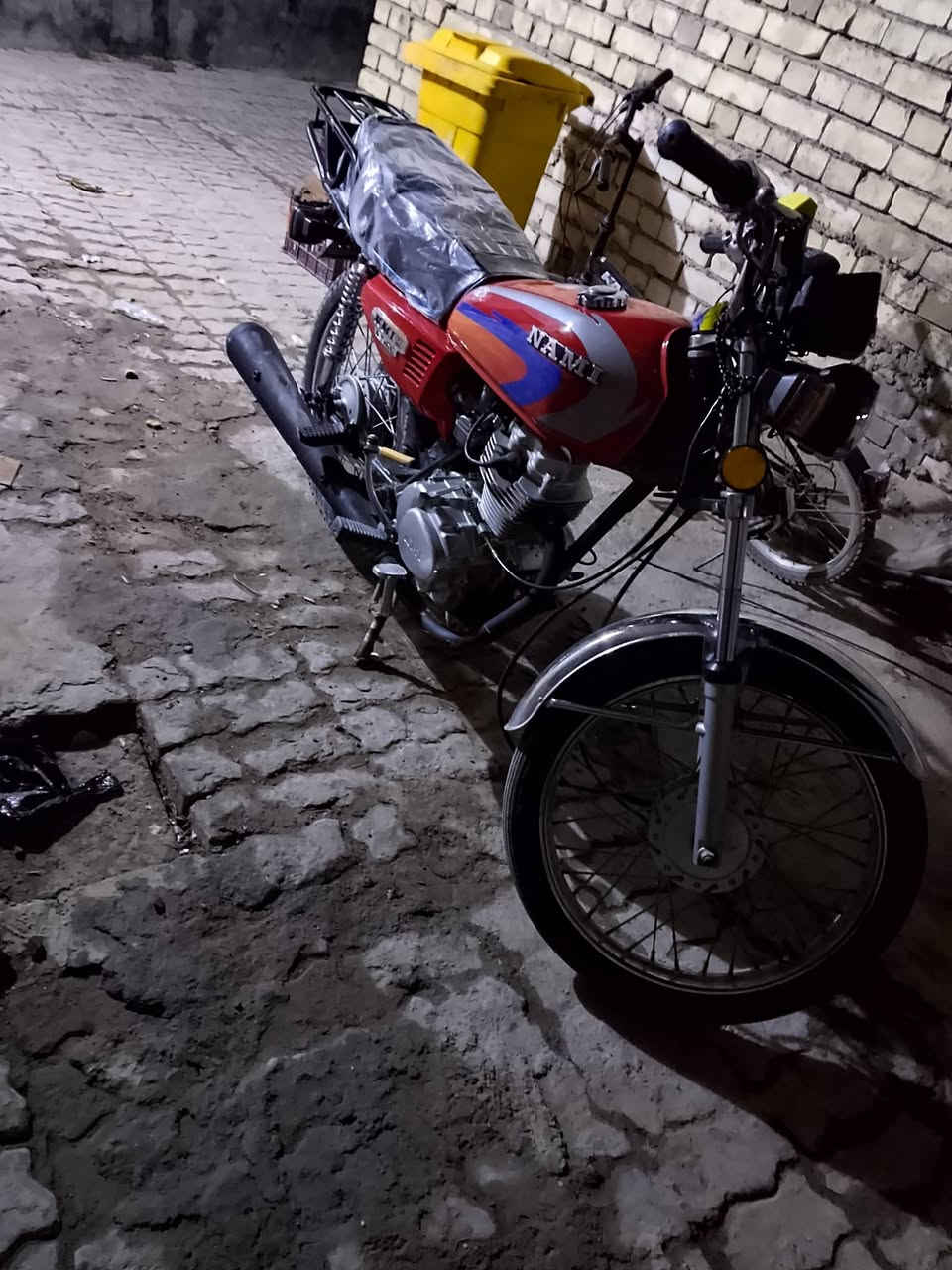 السلام عليكم
نامة شلامچة للبيع اوراق اصولي گمرگ مدفوع گبل ترقم الدراجة احلة من الصورة مفتوحة ولفات فقط السعر 800 وبيهة مجال العنوان بابل محاويل ناحية الامام 
اتصال: ***********
