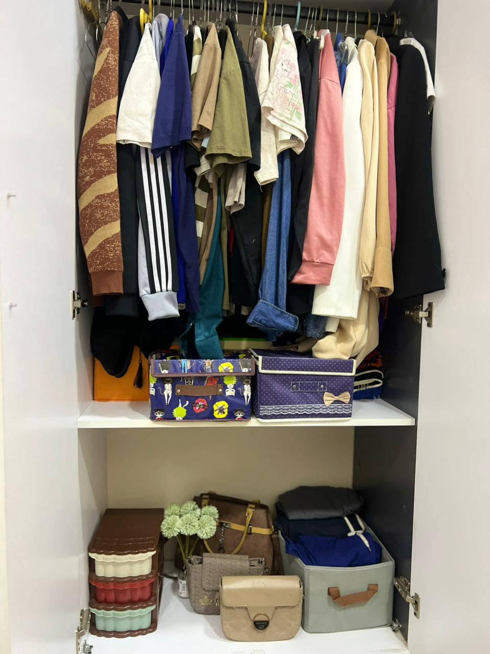 للبيع كنتور أربع بيبان شغل قوي وجودة عاليه مابي اي عيب سبب البيع (تبديل) جاهز للتسليم مع سعر مناسب 300 للاتصال (***********)
