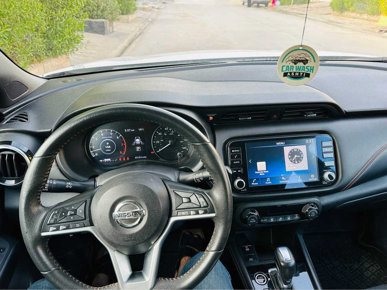 اللون: أبيض مع سقف أسود
رقم اربيل بسمي كوبون بنزين موجود
 السيارة بحالة ممتازة جداً . فقط جاملغ مبدل بدون دواخل
.Apple CarPlay / Android Auto شاشة لمس كبيرة تدعم
ويلات رياضية قياس 17 إنش لون أسود بلادي

* كاميرات 360وحساسات خلفية.
* 
* رادارات ونظام المساعدة على القيادة
* اوتو هولد هاندبريك بصمة
* 
* بصمة تشغيل المحرك عن بُعد وبصمة أبواب.

جناح خلفي (Spoiler) رياضي مدمج.

مرايا جانبية سوداء تحتوي على إشارات

نظام الفرملة التلقائية في حالات الطوارئ 

 رادار كشف النقاط العمياء

نظام التنبيه عند الخروج عن المسار 

السعر: [145] (قابل للتفاوض البسيط)
المكان: [كركوك]
للتواصل: [*********** ]
وتساب موجود
#نيسان_كيكس #NissanKicks #سيارات_للبيع #أربيل #العراق #KicksSR كركوك, العراق
