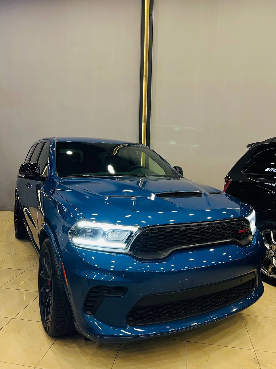 بەخێربێن -Welcome-مرحبا بيكم
النوع: دوج
الموديل: دورنكو SRT
سنة الصنع: 2024
المحرك: 8 سلندر 6.4
ناقل الحركة: اتوماتيك 
الحالة سيارة: كلين تايتل 
عدد الميال:1000 مايل 
الون: ازرق
———————————————
مواصفات:
شاشة كبيرة 
مقاعد كهرباء و خزن
باب خلفي كهرباء 
تشغل عن بعد
مثبت سرعةً
مقاعد تدفئة و تبريد 
داخل سيارة اسود 
ستيرن تدفئة 
حساسات 
كاميرا خلفي 
مقاعد شامواه 
المرآة كهرباء و هيتر 
نظام دفع رباعي 
ضواء زنون اضائة ليد LED

———————————————
السعر :38500$ بيها مجال 
سيارة بدون رقم تترقم رقم شمال 
———————————————
مكان : معرض ام كي موتور MK motors
موقع : اربيل شارع 100 متري
قريب ترافلايت مخمور
———————————————
للتواصل و استفسار 
***********
