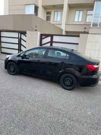 سيارتي كيا ريو سوداء بحالة ممتازة وموديل حديث، جاهزة للبيع. نظيفة جداً...