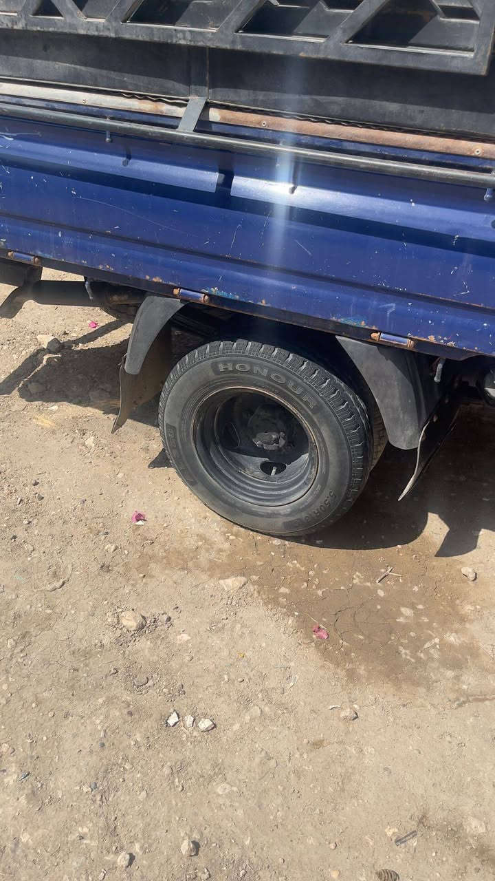 سلام عليكم 
كيا دبل قماره لون ازرك 
موديل 2007 
 رقم بغداد السياره بسمي 
 ا مكينه وكير خير من الله 
السياره محتاجه فقط كشر  
مكينه 3000 
 مكاني حله شارع 60 
الاستفسار *********** سجاد صلاح
