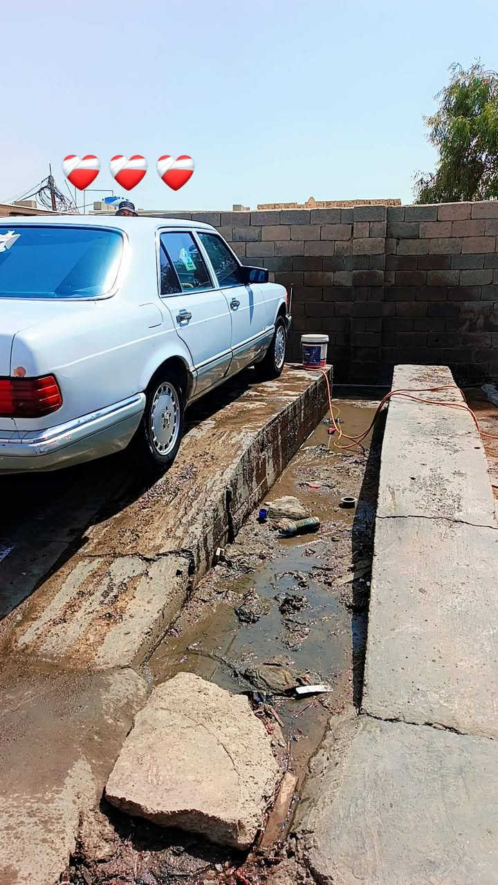 السلام عليكم مارسيدس ٣٠٠ للبيع موديل ٨٧ كير ومحرك ففتي  سنويه ٢٨ هذه جديده المكان بغداد حي النصر مصبوغة عام محرك وكيل جديد تخم بسمي السعر ٥٥ وبين مجال *********** تحويل ثاني يوم
