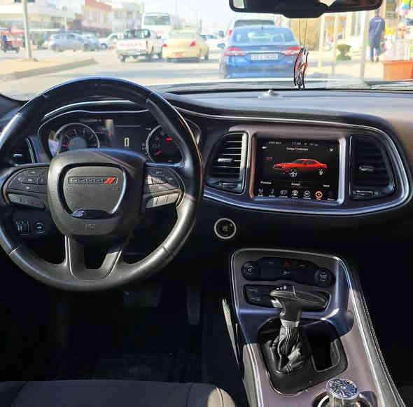 السيارة كلش نضيفة ممتعوبة اي نقص مابي من كل النواحي 
دوج جالنجر 
المحرك 3600 -  sxt ماشة 69 الف ميل
 موديل 2016
شاشة كبيرة 
كشن كهربائي 
تبريد قطعتين 
امراية هيتر 
اضافة كماليات كاملة 
لحية + دوسة + دفيوزر + سبايدر 
الضرر - بس حادث بأمريكا وناشر صور الحادث 
السعر  164
***********
