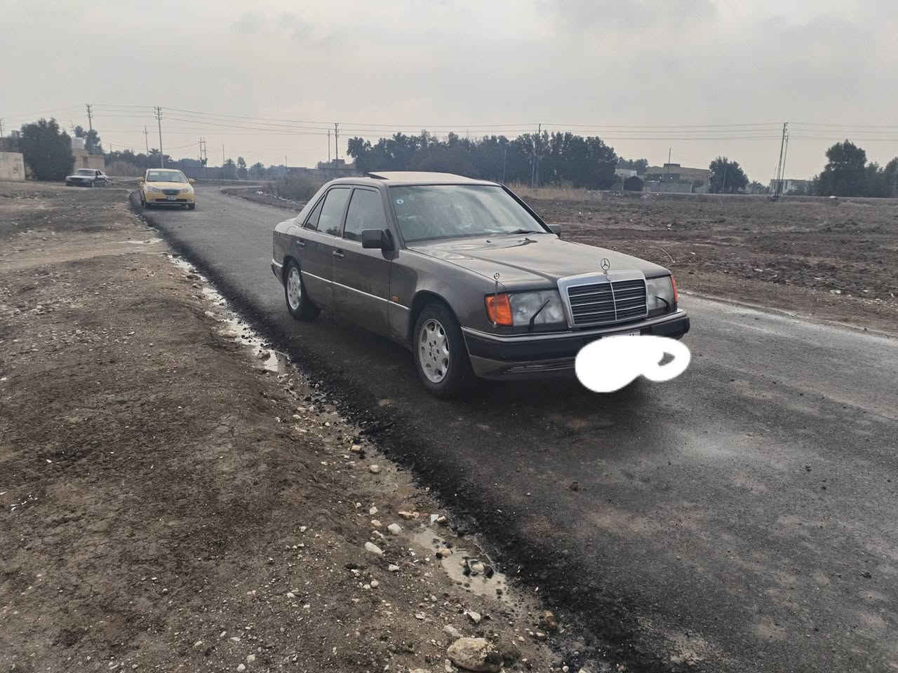 سياره للبيع مارسيدس دب موديل 89 سنويه لل30 كفاله من القواعد مكينه وكير خير من الله رقم بغداد سياره جاهزة جديدة كارتون السعر ب68 وبيه مجال للشراي للاستفسار. ***********
