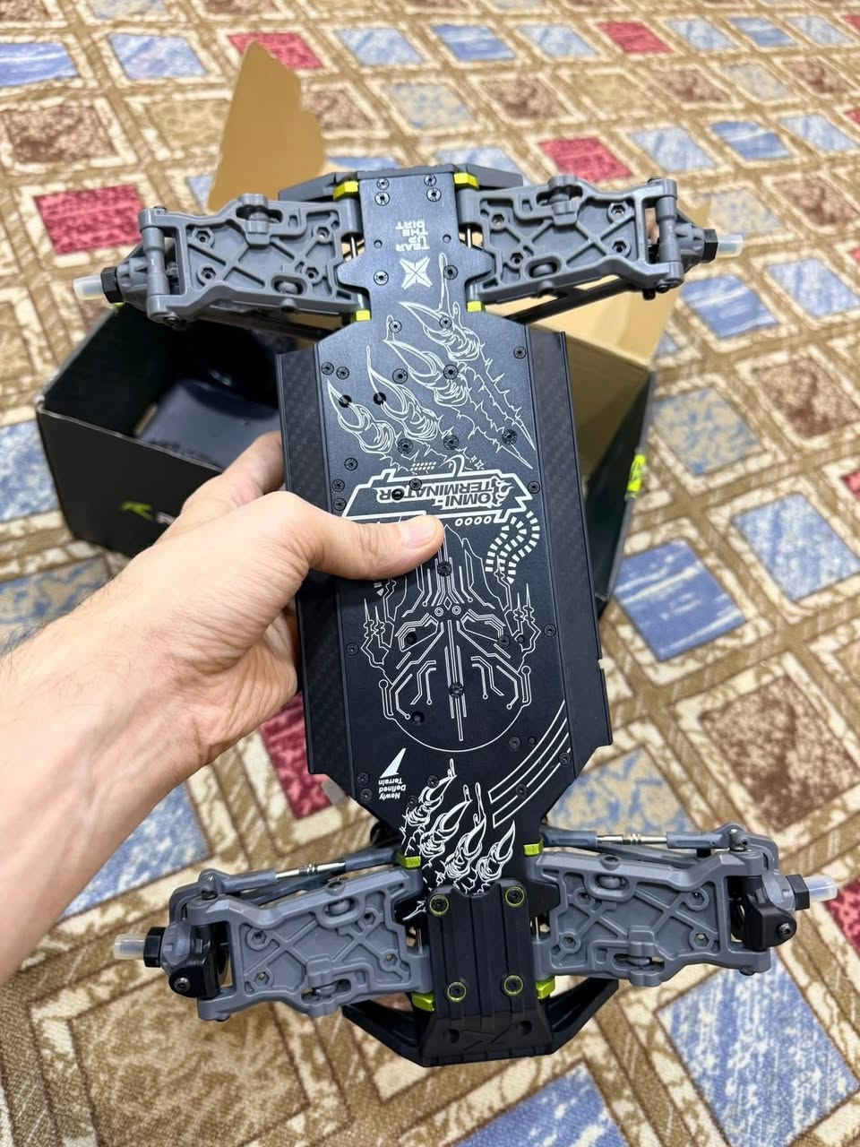 السلام عليكم.  سياره احترافيه للبيع.  استعمال قليل مع الكارتون.  السعر ٢٥٠ الف ***********
