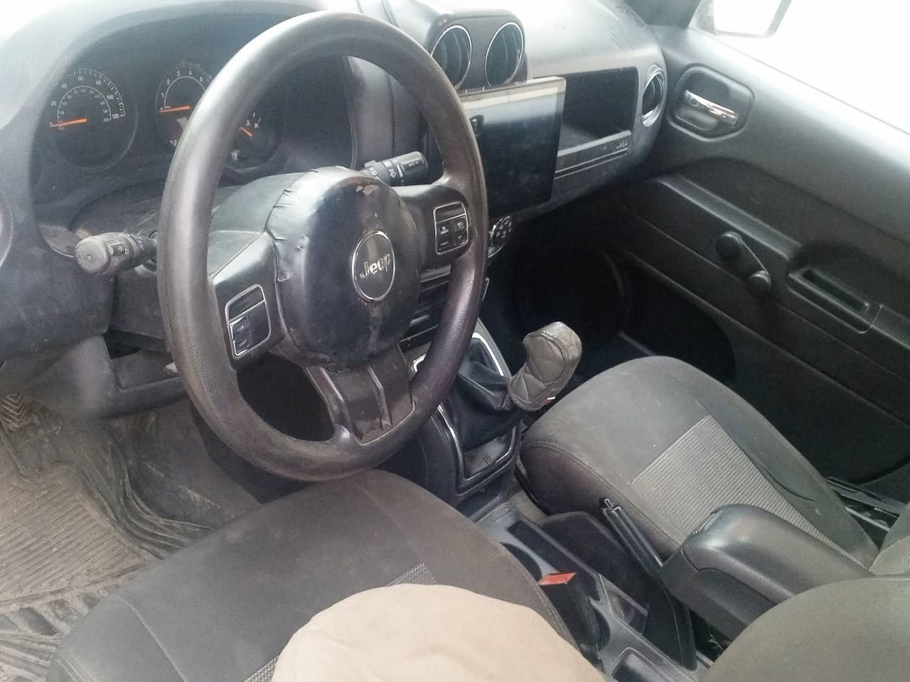 السلام عليكم
للبيع 

جيب باتريوت موديل 2016

رقم بغداد تحيول مباشر 

سيارة فول عادي. كير عادي 

حادث جاملغ وبنيد 

مكينة وكير كفالة 

تخم تاير جديد 

عنوان بابل قضاء المسيب 

الرقم.  ***********
السعر 85  
وبيهة مجال
