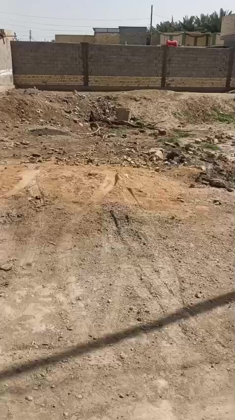 السلام عليكم قطعه ارض زراعي المساحه 400 متر للبيع متوفر ماء كهرباء مجاري العنوان حي الجاسميه تبعد ع خط النفط فوق 400متر  الاتصال ع رقم صاحب القطعه *********** مكلف بل نشر
