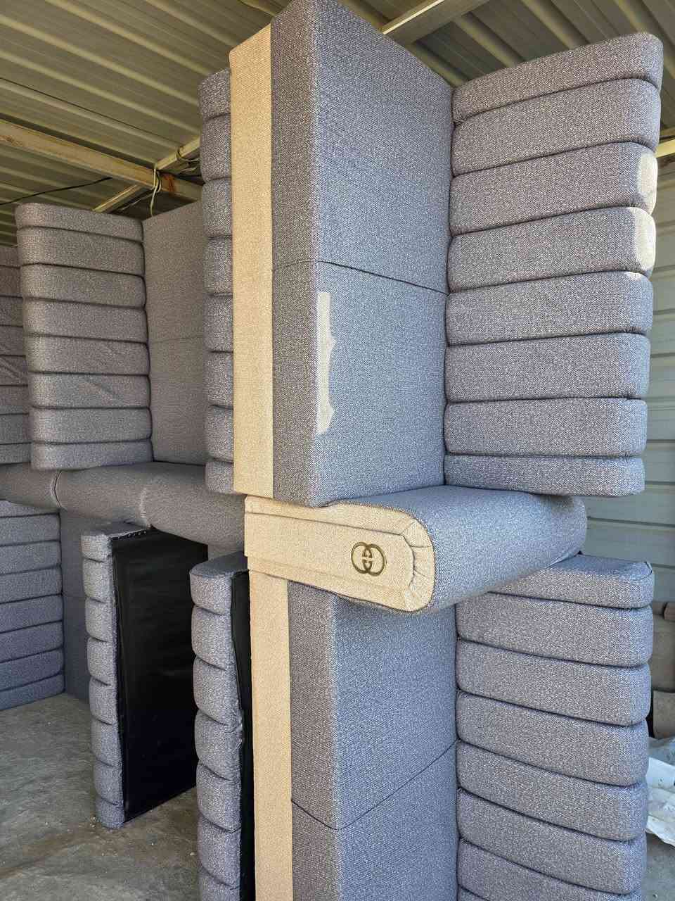 تخم ديوان جديد  ..
وصول حاويه بتاريخ  ٣  / ١ يوم السبت 
مواصفات خاصه فصال ثقيل بلاوييد اسود 
موديلات جديده  .
متوفر ١٠ نفر و٢٠ نفر و٣٠ نفر و ٤٠ نفر 
يفرش ديوانيه ١٢ متر  ..
العنوان بداية فرع ابو الماش الجهه اليسار مقابل افران ومعجنات الحوراء ومقابل صيدلية عبدالرحمن  ..
***********
*********** وات ساب
