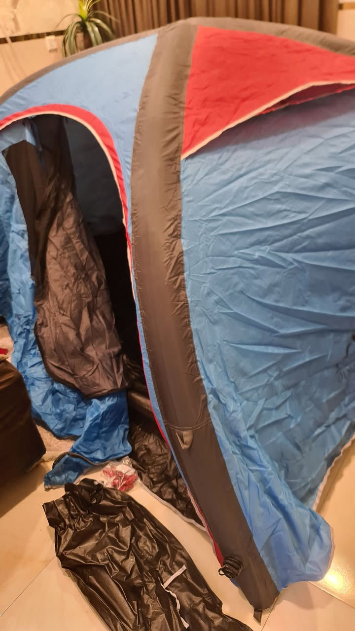 خيمه نفخ أصلية شتائية الطول 220سم العرض 190سم الارتفاع 115سم كاملة منفاخ يدوي. وبي مفذ سحب الهوه المتبقي. وزن الخيمة 5 كيلو جديدة مع كامل ملحقاتها السعر 75 الف خاص او على الرقم ***********. وكلشي اموضح بالفديو والصور
