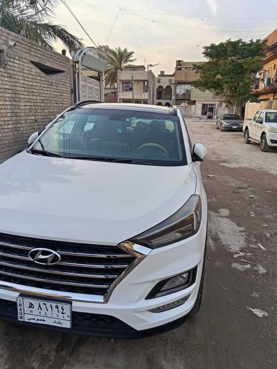 سلام عليكم
توسان 2020 خليجي فووول مواصفات1/1 للاخير
ماشية 147
رقم بغداد
سيارة بيها قبق جنطة مبدل بلادي اصلي وبارد  شبر عكس سائق
باقي كلة مكفول 
سعر السيارة 187 وبيها مجال كلش بسيط 
رقمي ***********
