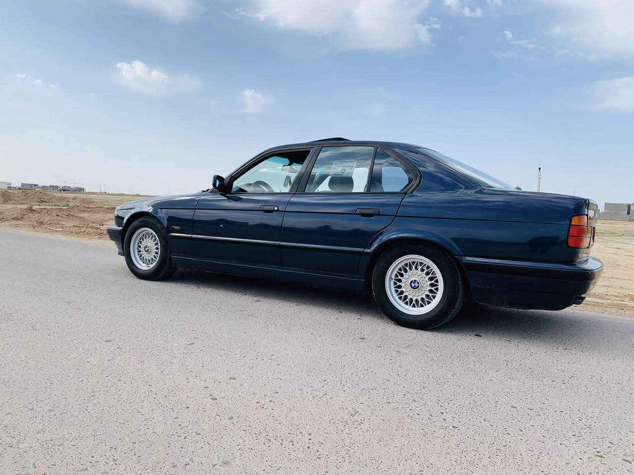 للاستفسار *********** 
للبيع فقط
موديل 1991
رقم وسنويه جديد بسمي 
مكينه وكير كصه
والباقي شوف العين
مكان السياره تكريت
