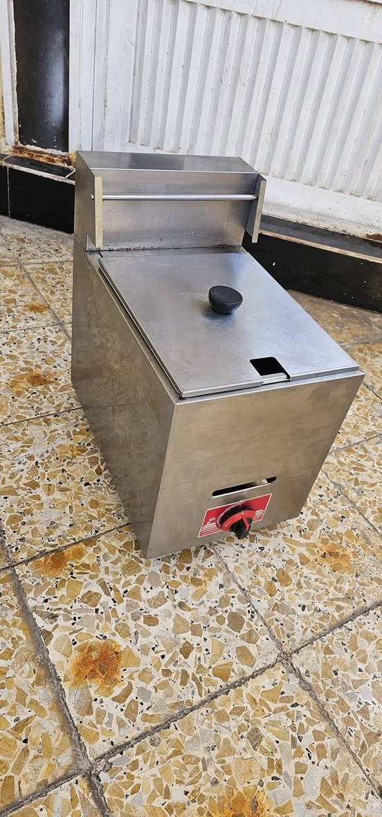 السلام عليكم غراض مطعم نظيفة للبيع
قلاية بركر السعر 100
قلاية فنكر  السعر 100
حماية  السعر 100
للاستفسار ***********
