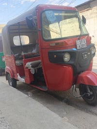 تكتك للبيع موديل 2018 شهر ال12 رقم وسنويه مكاني بوب الشام  07728423537