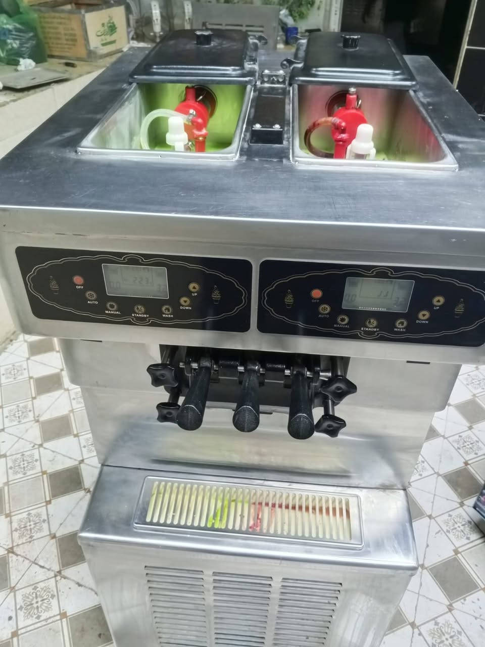 #سوفت_بازمو
عدد 3 
 _المواصفات _
دبل كمبريسر
لكل لون كمبريسر خاص
يعني ماكنتين في جهاز واحد
تبريد احواض
حفظ ليلي
غسل ذاتي
#نضام_بم_وخلاط
سعر الواحدة 18 ورقة
بغداد ***********
ضمان تجميد لمدة شهرين
#من_تاريخ_البيع
